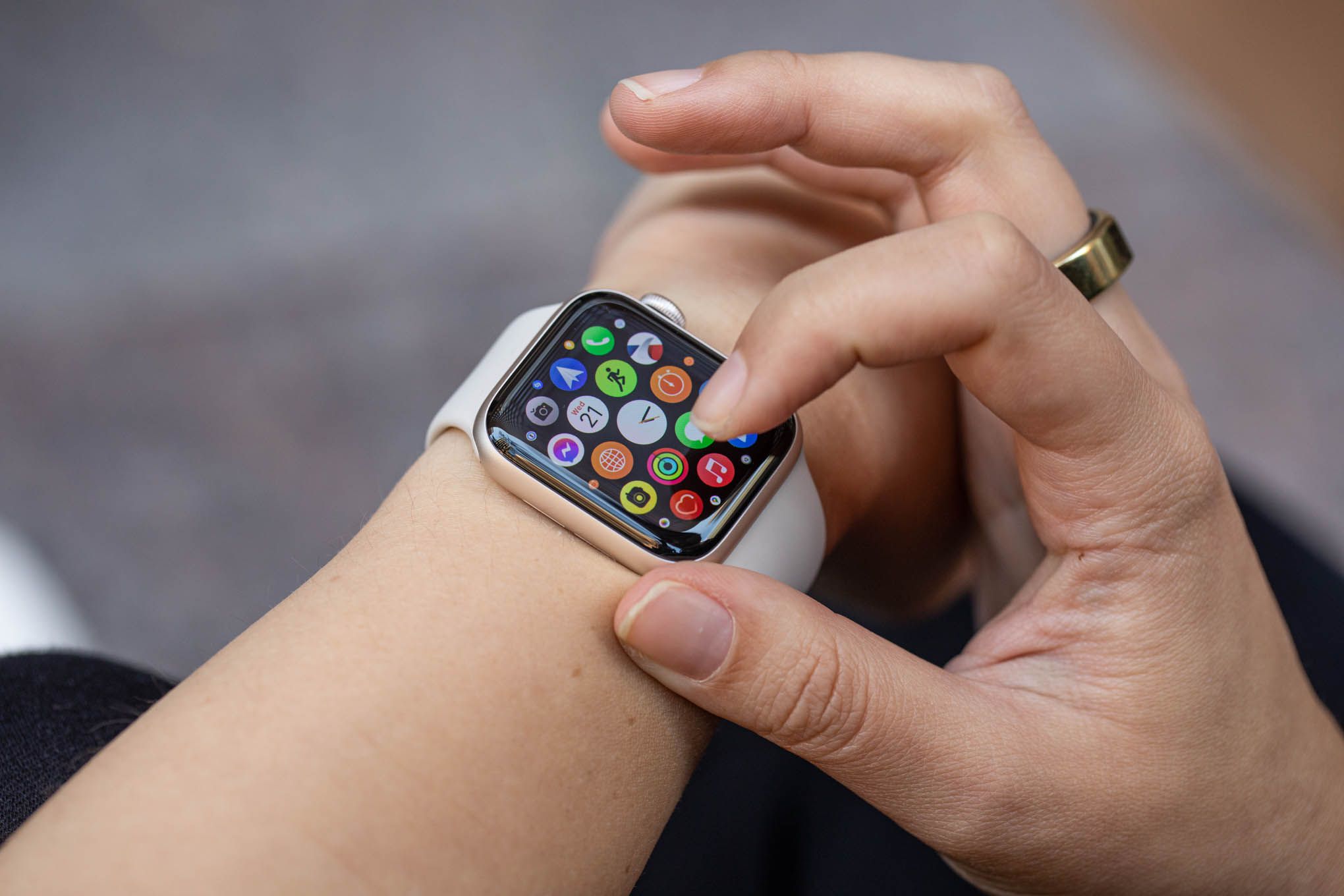 Apple Watch SE yeni kasa ile renkli bir dönüşüm yapıyor