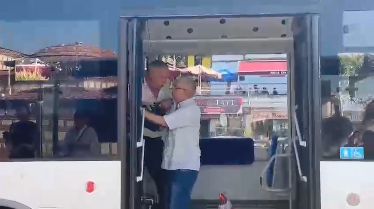 Bursa’da otobüste yer kavgası!