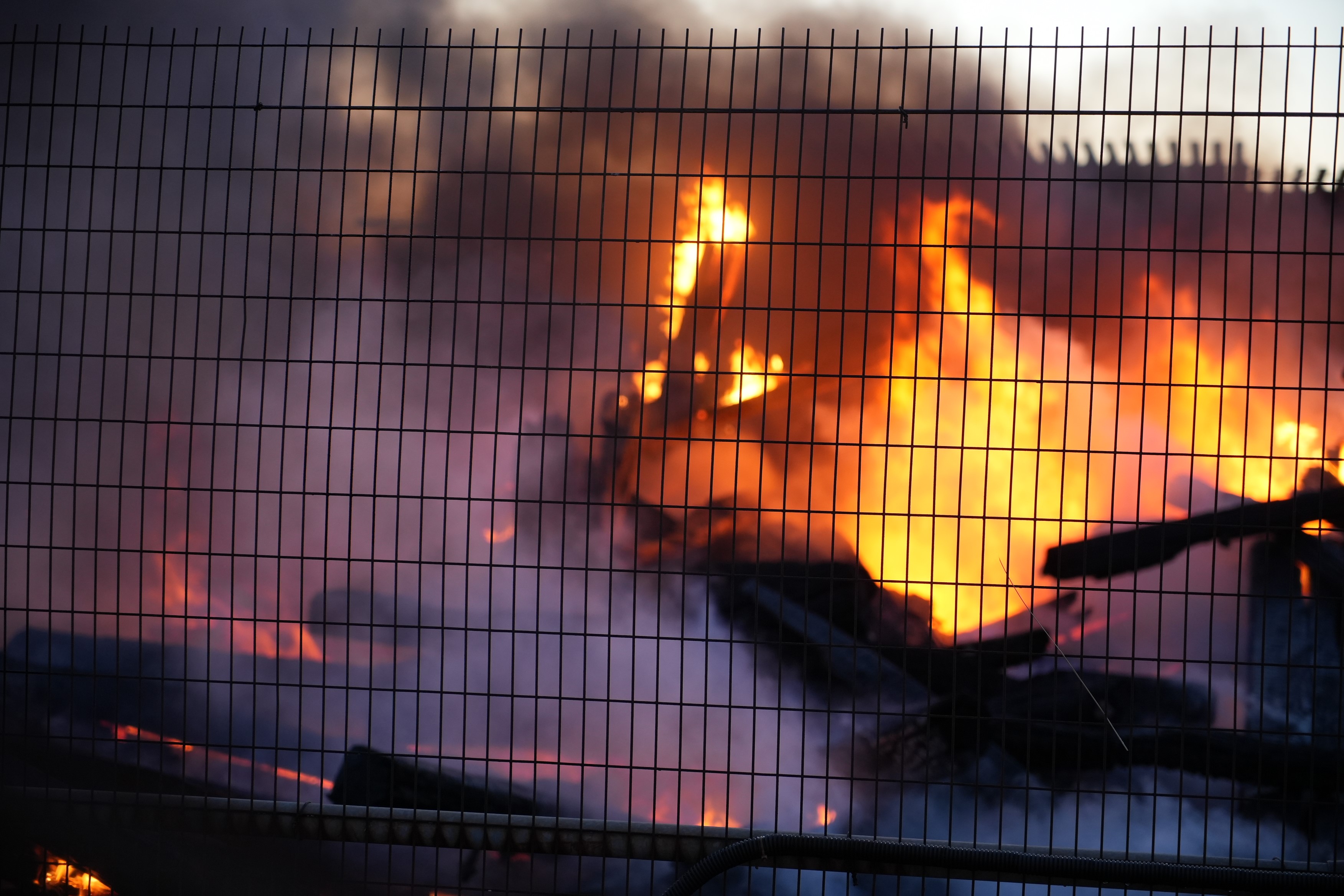 Edirne’de tren istasyonu şantiyesinde yangın!