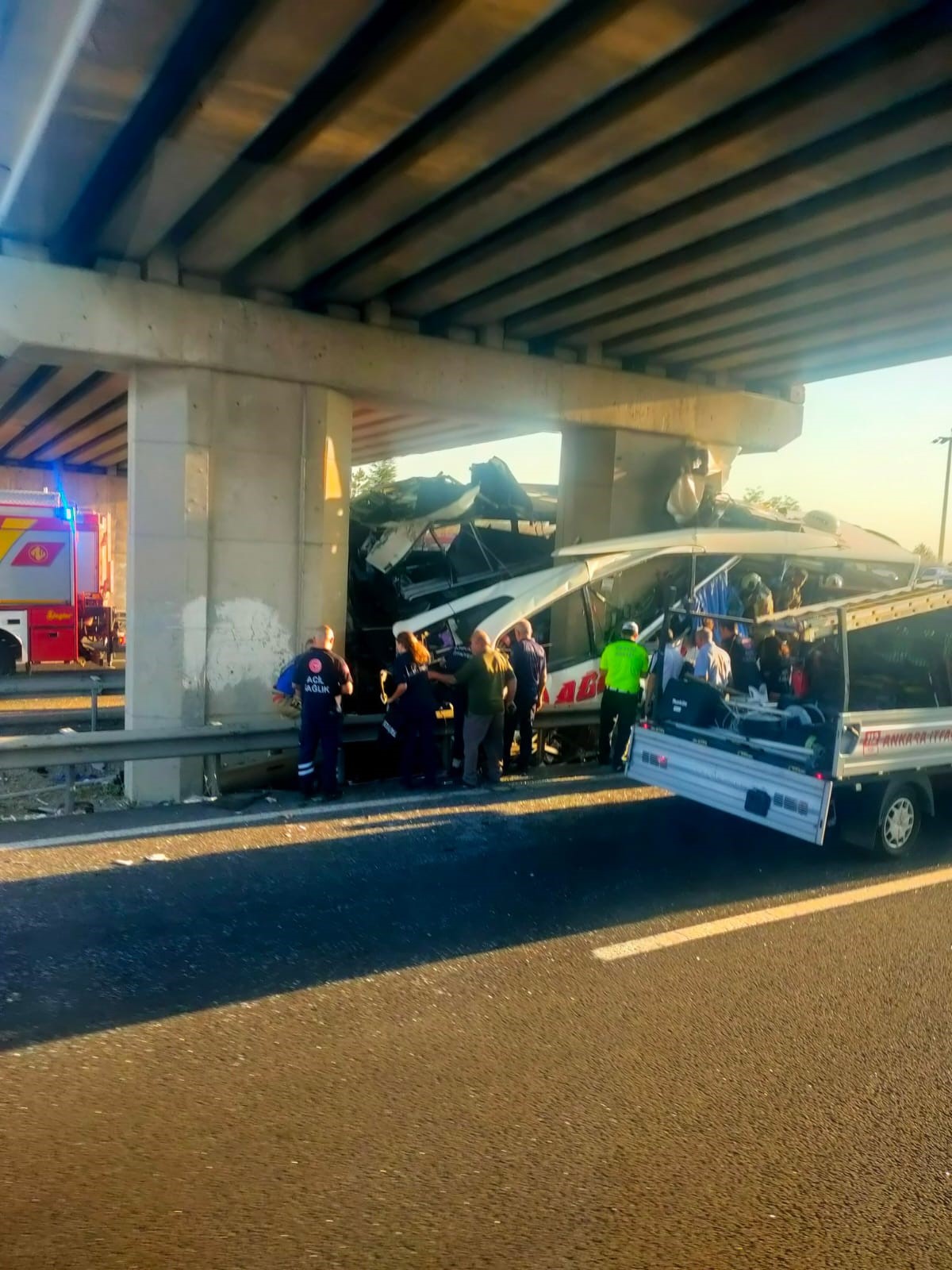 Ankara'da otobüs üst geçide çarptı: Çok sayıda ölü ve yaralı var