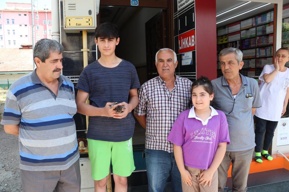 Samsun'da 16 yaşındaki Kaan vaşak yavrusuna yeni bir hayat verdi