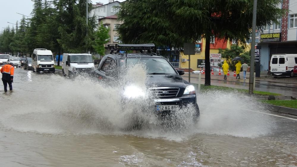 Şiddetli yağış Ordu'yu vurdu: Hayat felç oldu