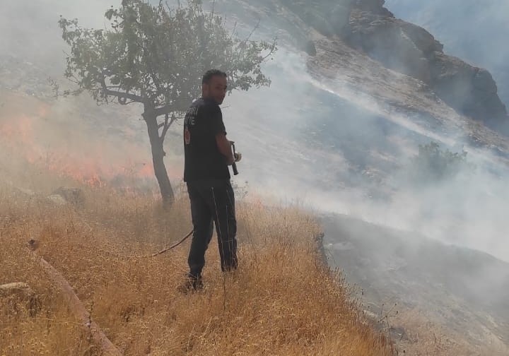 Hakkari'de anız yangını panik yarattı