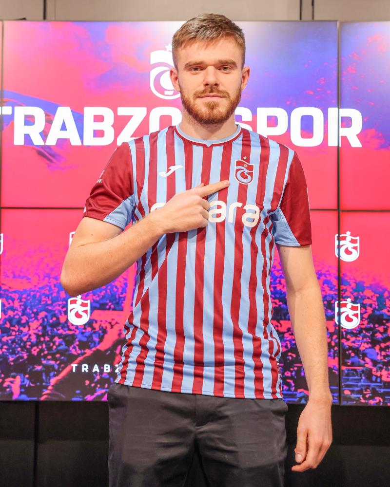 Trabzonspor Ukraynalı yıldız Arseniy Batagov için imza töreni düzenledi