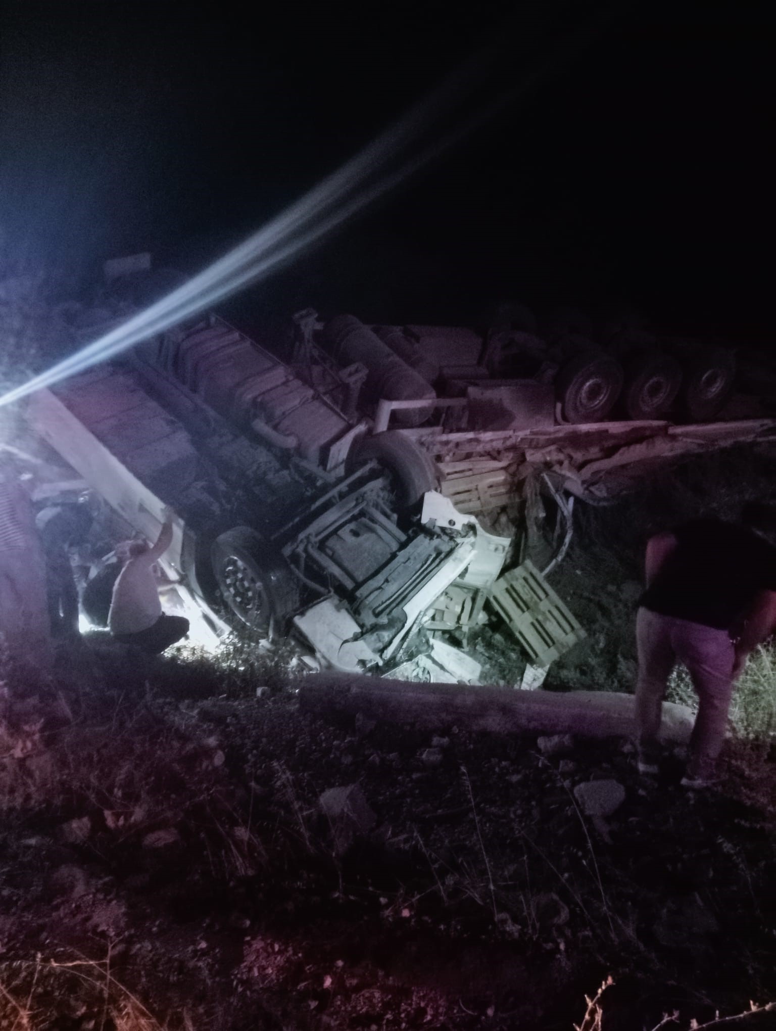 Amasya’da tır devrildi: 1 yaralı 1 kişi hayatını kaybetti