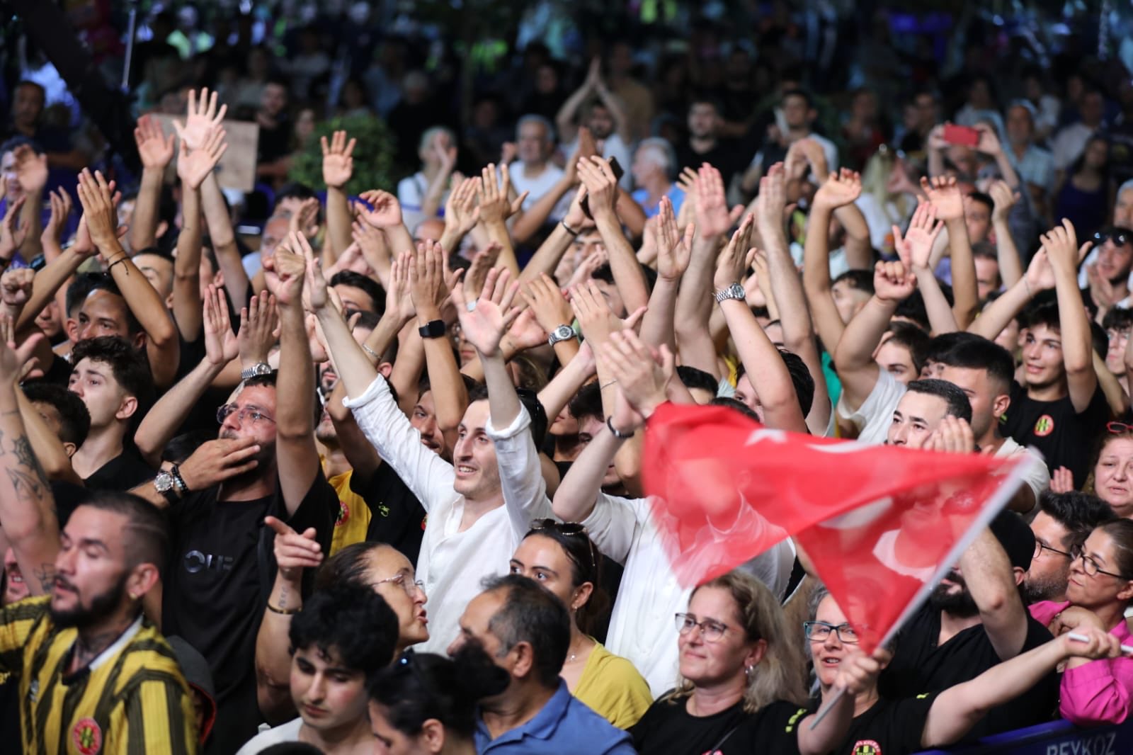 Mhp Hedef Göstermişti Suavi'ye Konserde Saldırı Girişimi! İlk Açıklama Geldi  7