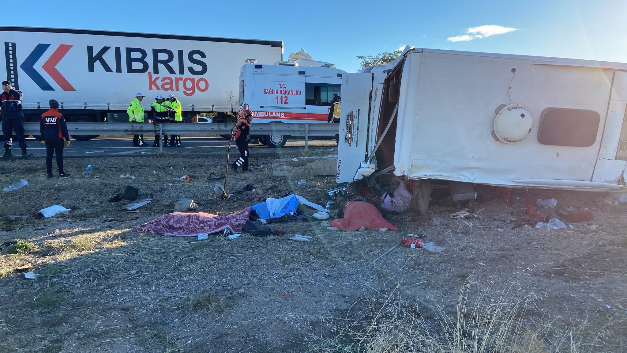 Aksaray Ankara yolunda otobüs devrildi: Ölü ve yaralılar var