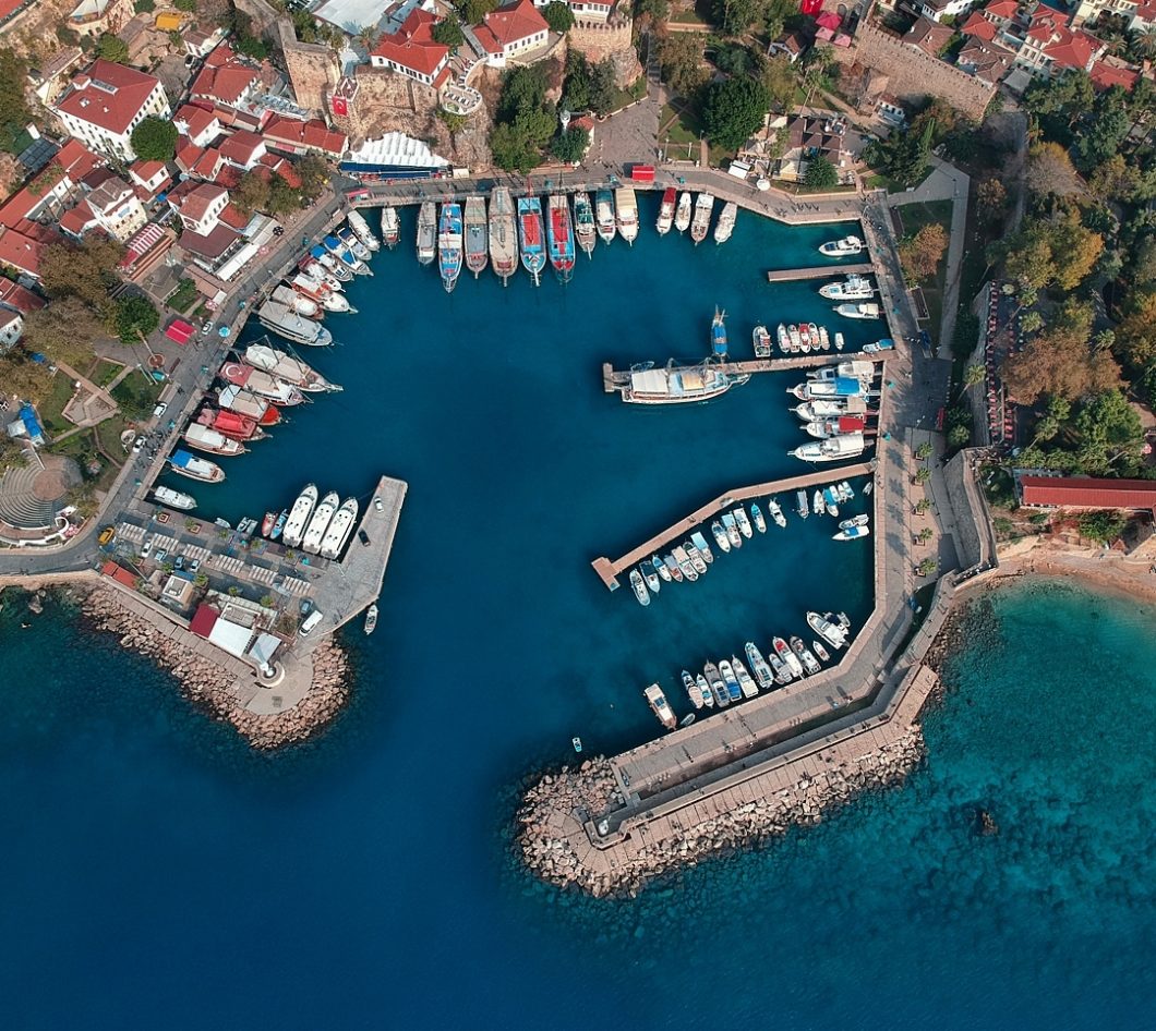 Antalya ve Çevre İllerde Az Bulutlu ve Açık Hava Etkili Olacak