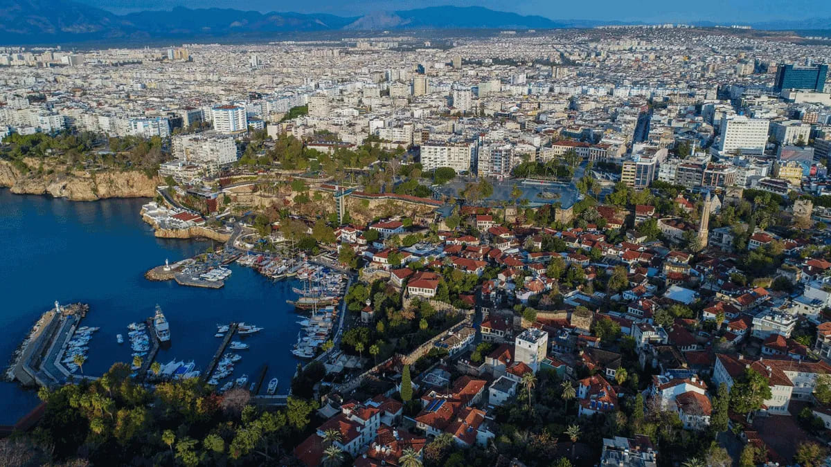 Antalya ve Çevre İllerde Az Bulutlu ve Açık Hava Hakim Olacak