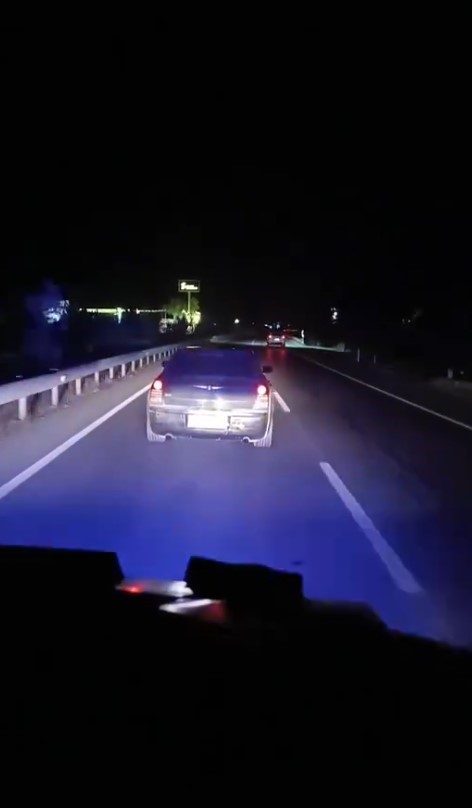 Antalya'da Yeni Doğan Bebeği Taşıyan Ambulansa Yol Vermeyen Sürücü Tutuklandı