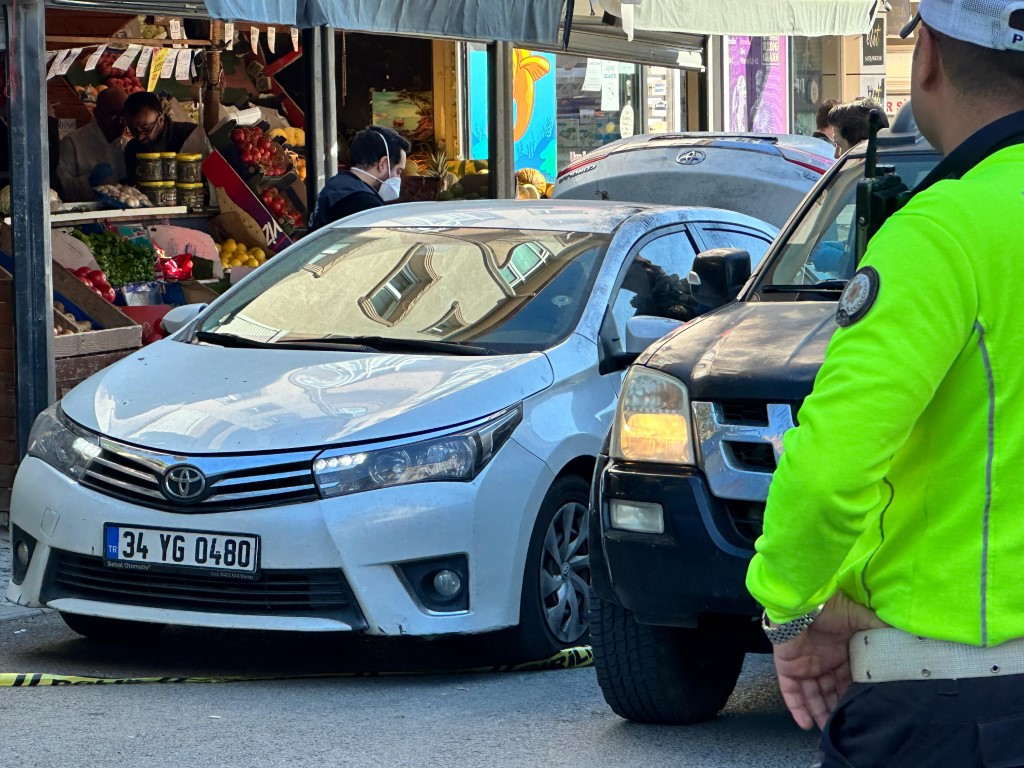 Emekli Subay Çekiçle Oğlu Silahla Polise Saldırdı! 