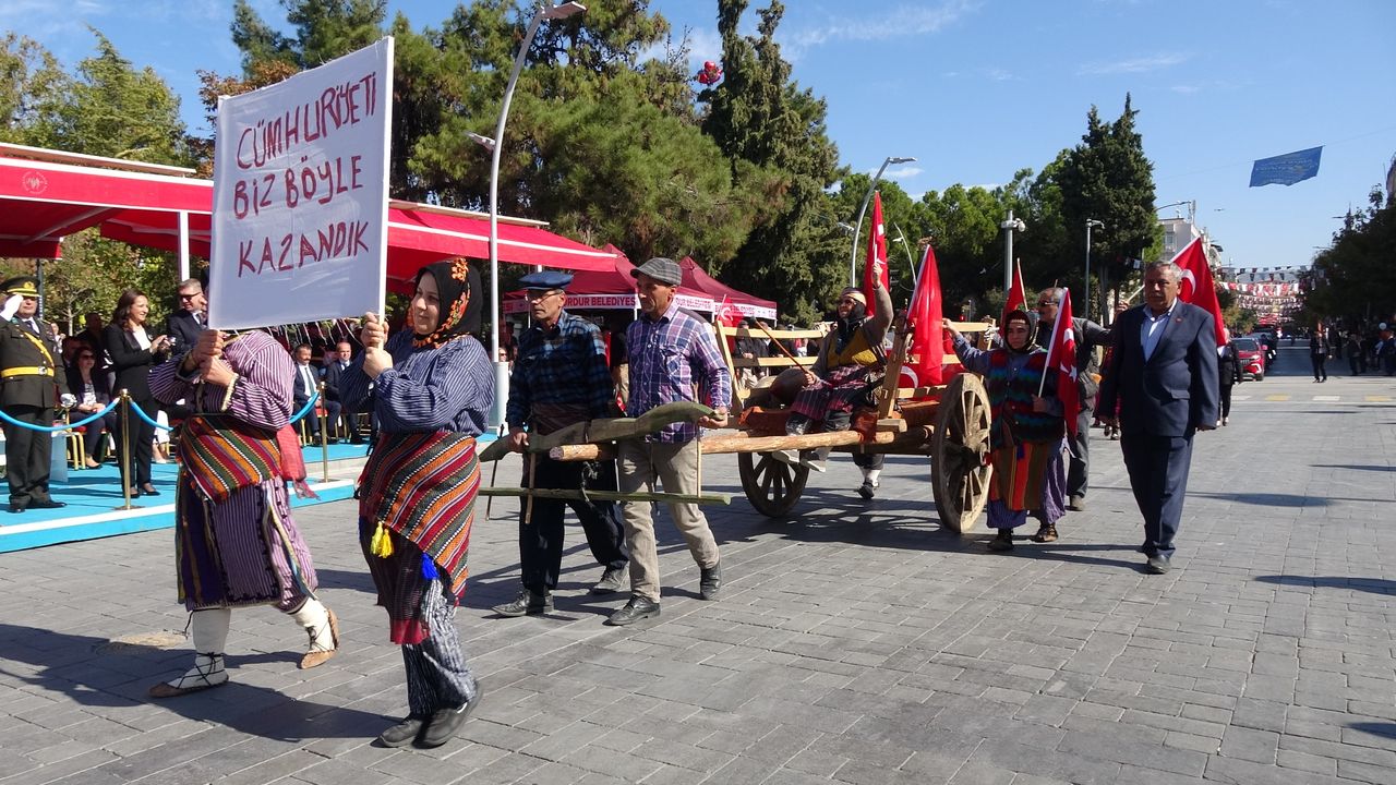 Burdur'da Aziziye Köylüleri O Fotoğrafı Canlandırdı 2