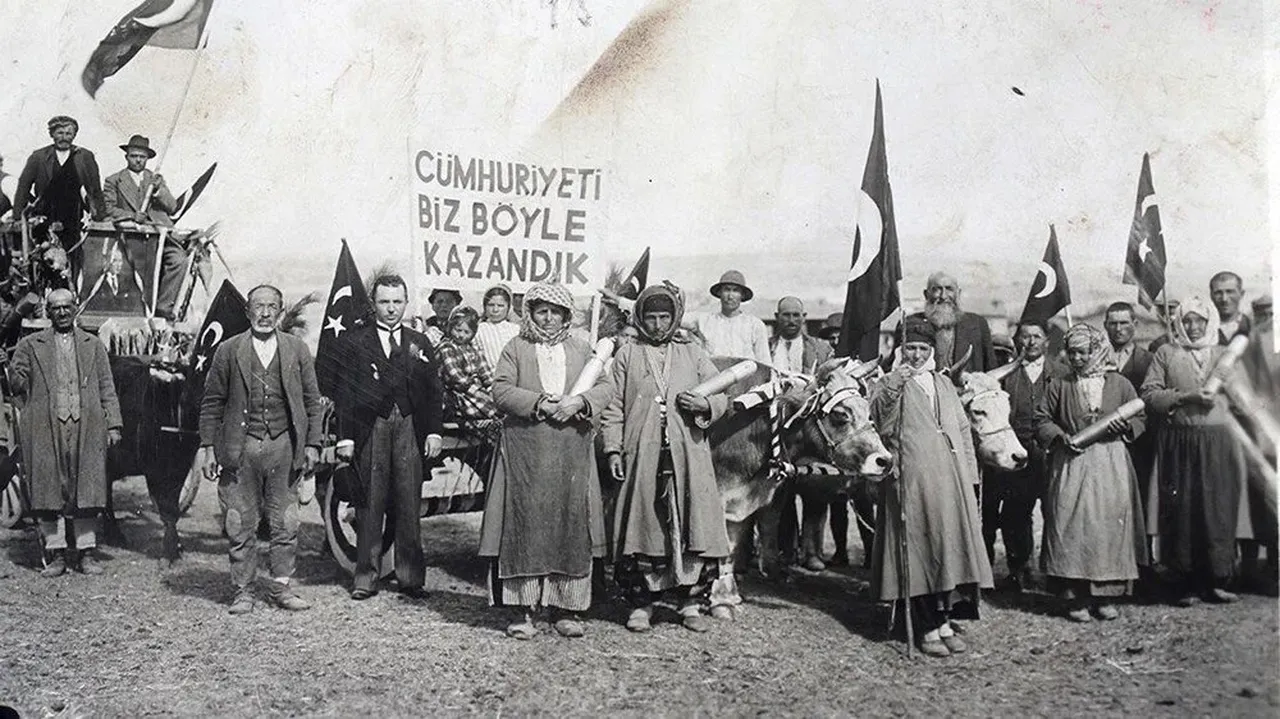 Burdur'da Aziziye Köylüleri O Fotoğrafı Canlandırdı 5