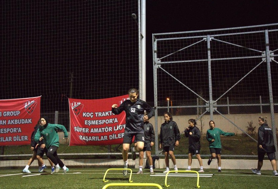 14 Yaşındaki Sümeyye Kadın Futbol Tarihine Adını Yazdırdı!