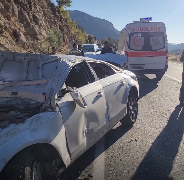 Antalya Akseki’de Korkunç Trafik Kazası! Rus Sürücü Ağır Yaralandı