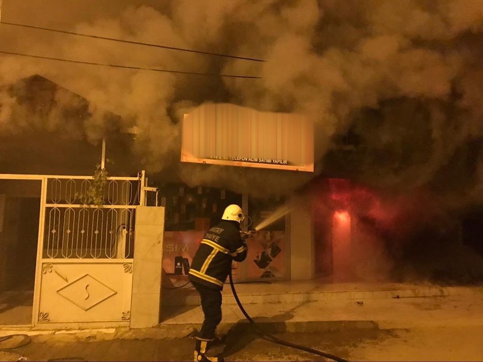 Hatay'da Kundakçılar 3. Denemede Mağazayı Ateşe Verdi 4