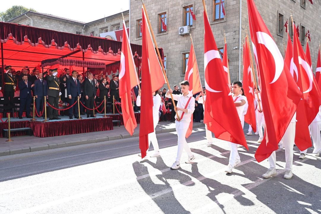 Isparta'da Cumhuriyetimizin 101'Inci Yılı Kutlandı 3