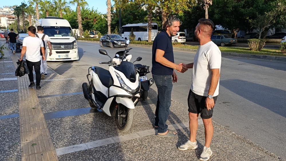 Manavgat'ta Fıkra Gibi Olay! Binip Gittiği Motosiklet Kendinin Çıkmadı 1 (2)