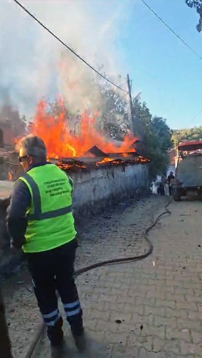 Muğla Menteşe'de Duran Dedenin Evi Küle Döndü  (5)