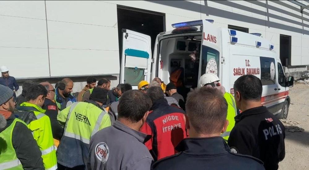 Niğde'de Fabrika İnşaatında Şantiye Şefi Asansör Boşluğuna Düştü