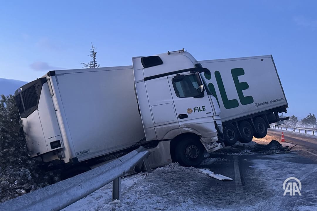 Afyonkarahisar'da - Zincirleme - Trafik -Kazasında - 30 - Kişi - Yaralandı -