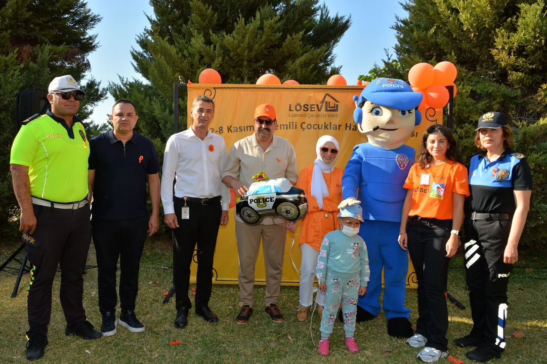 Antalya Emniyet Müdürü Ve Eşinden Lösemili Çocuklara Destek 6