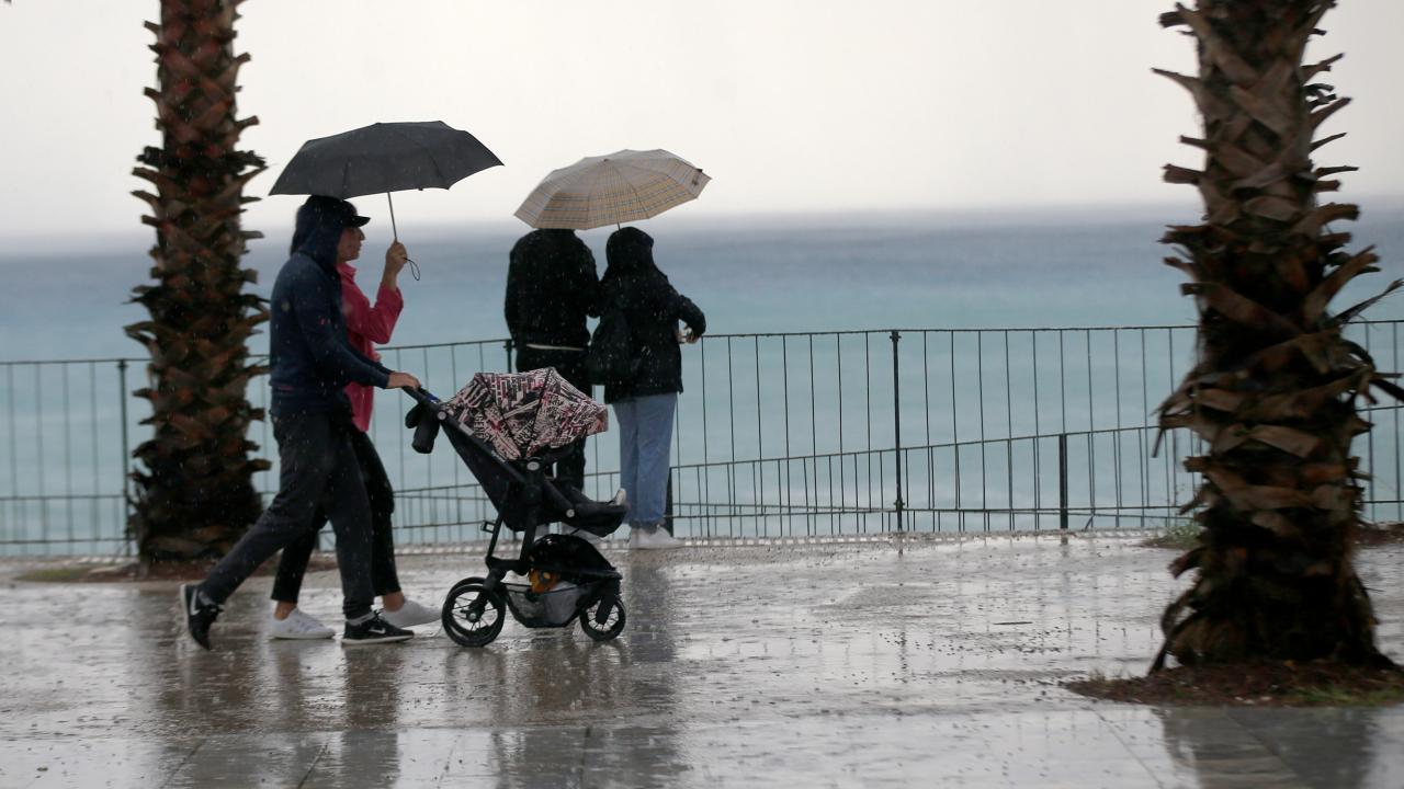 Antalya ve Çevre İllerde Kuvvetli Sağanak Yağış!