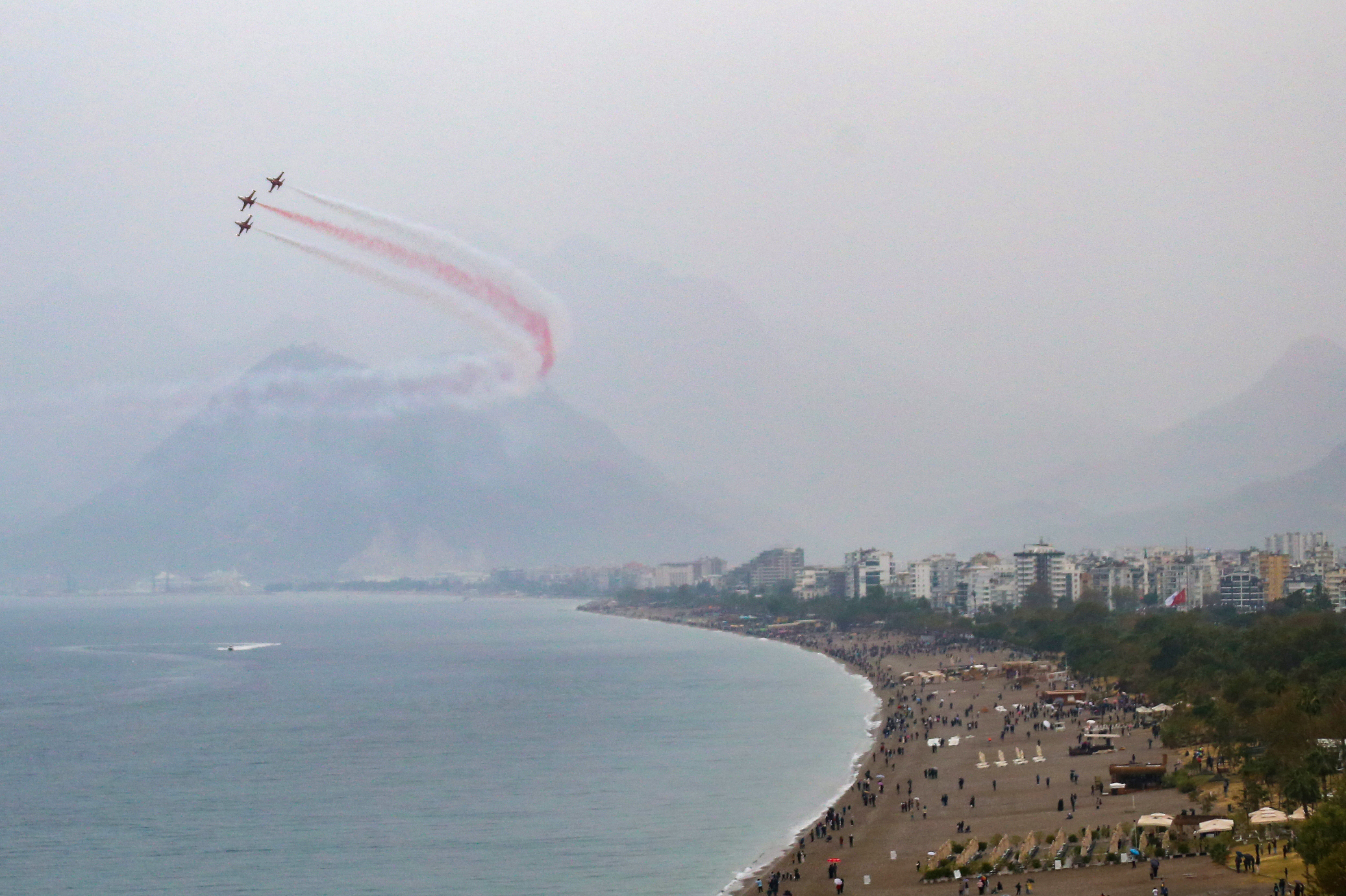 Antalya'da 10 Kasım'da Unutulmaz "Ata'ya Saygı Uçuşu"