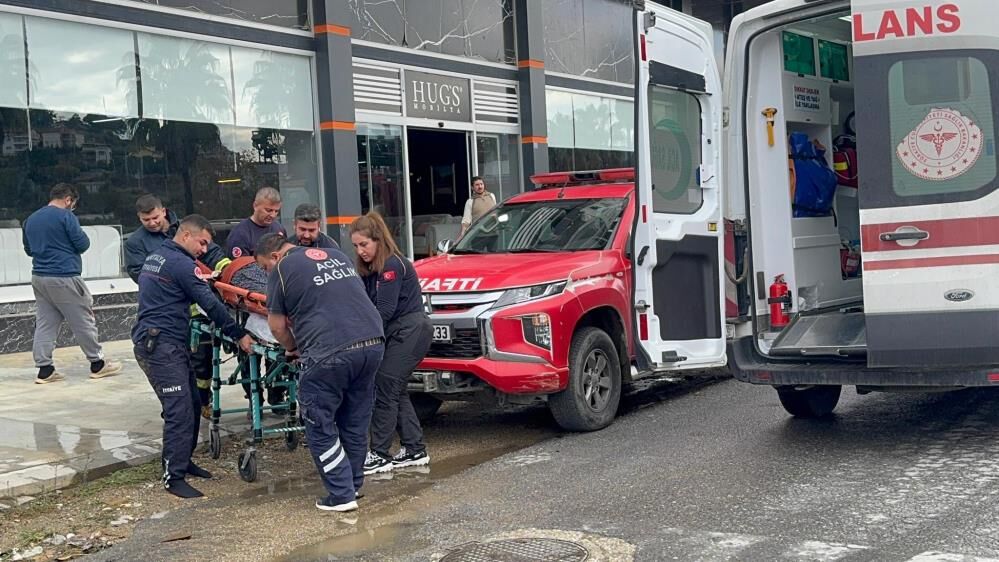 Antalya'da Asansör Boşluğuna Kadın Düştü1