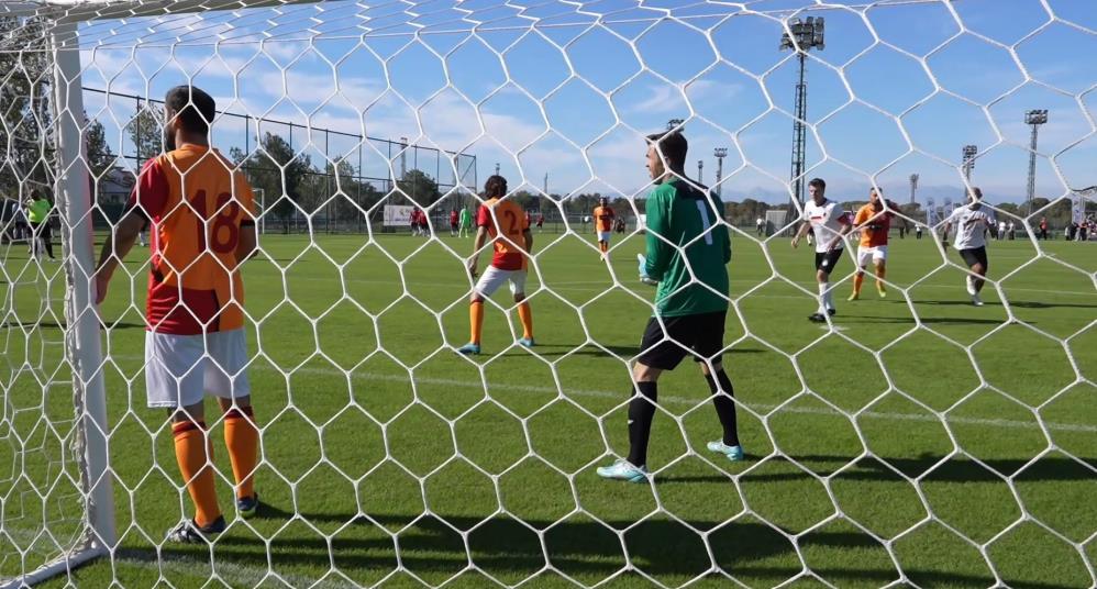 Antalya'da Eski Futbolcular Efsaneler Kupası'nda Bir Araya Geldiler