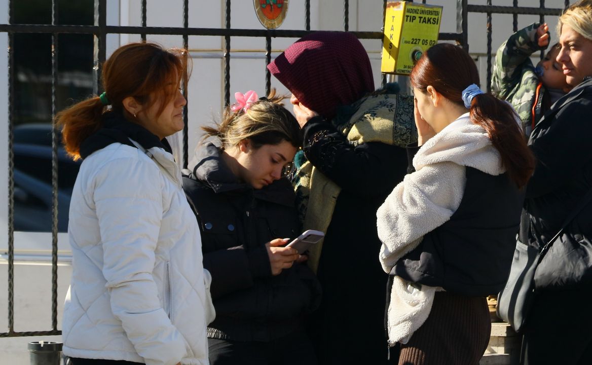 Antalyada Katledilen Genç Kadının Cenazesi Yakınları Tarafından Alındı 2