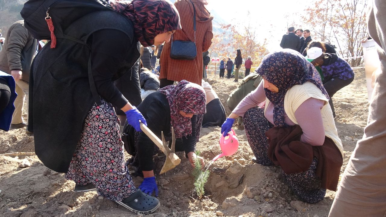 Burdur'da 8 Bin 850 Fidan Toprakla Buluştu 5