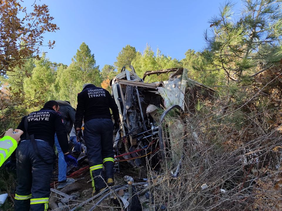 Burdur'da Freni Patlayan Hafriyat Kamyonu Uçuruma Düştü  4