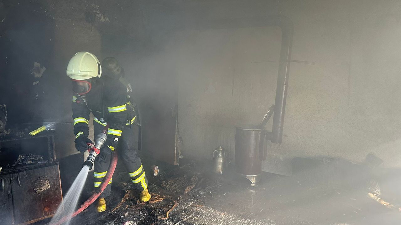 Burdur'daki Yangında Ev Alevlere Teslim Oldu 2