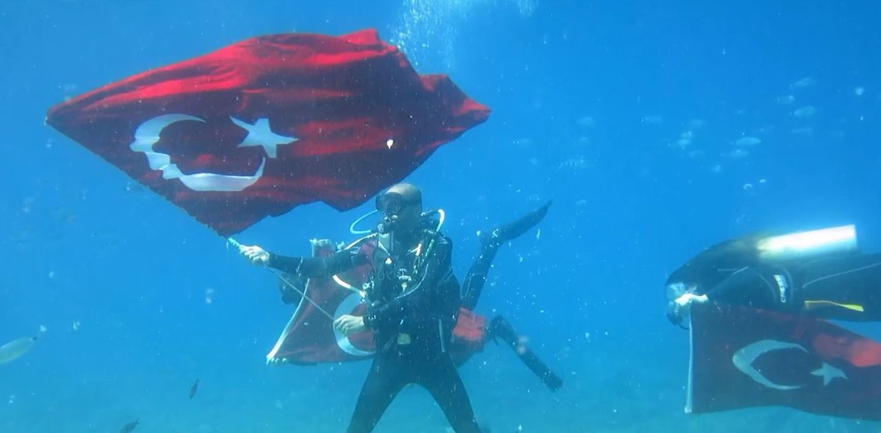 Fethiyeli Dalgıçlardan Su Altında Atatürk Sergisi  2