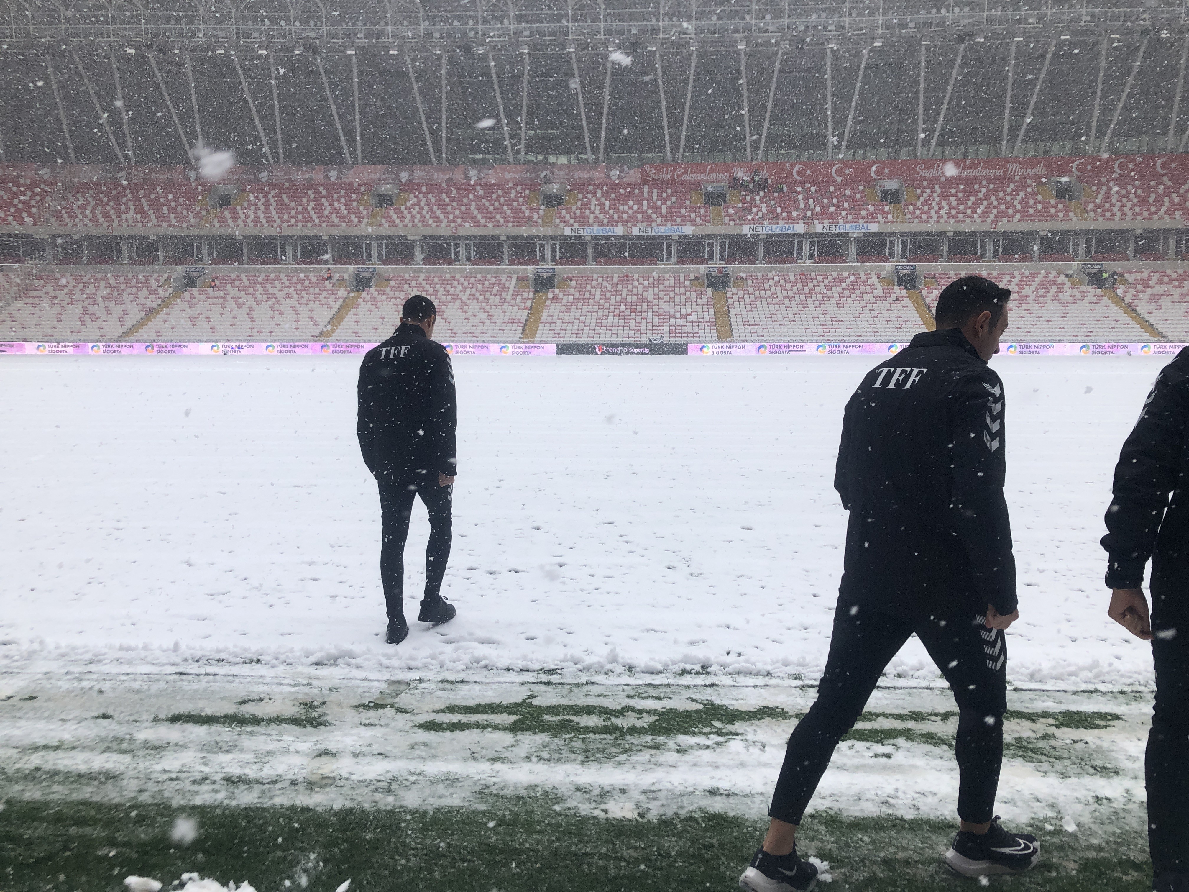 Süper Lig’de Kar Engeli: Sivasspor Kasımpaşa Maçı İptal mi Oldu?