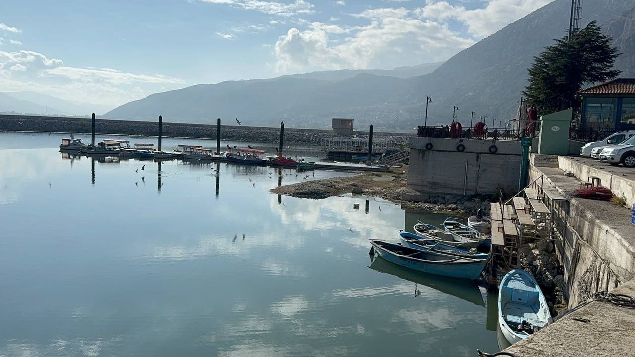 Isparta Eğirdi Gölünden Artık Balık Değil Yosun Çıkıyor 2