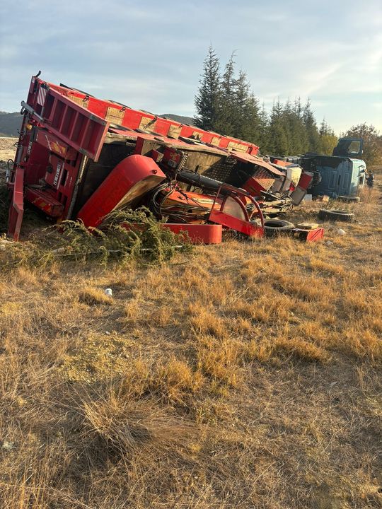 Isparta Gönen'de Tir Şarampole Devrildi 2