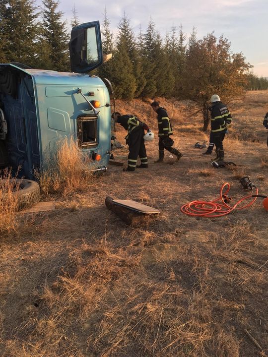 Isparta Gönen'de Tir Şarampole Devrildi 3