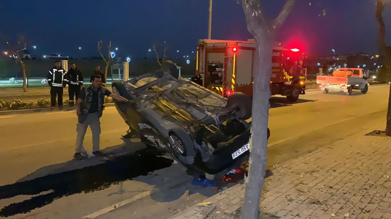 Karaman'da Beton Dubaya Çarpan Otomobil Takla Attı 2