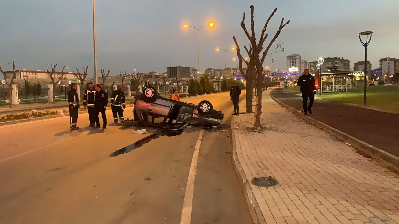 Karaman'da Beton Dubaya Çarpan Otomobil Takla Attı 3