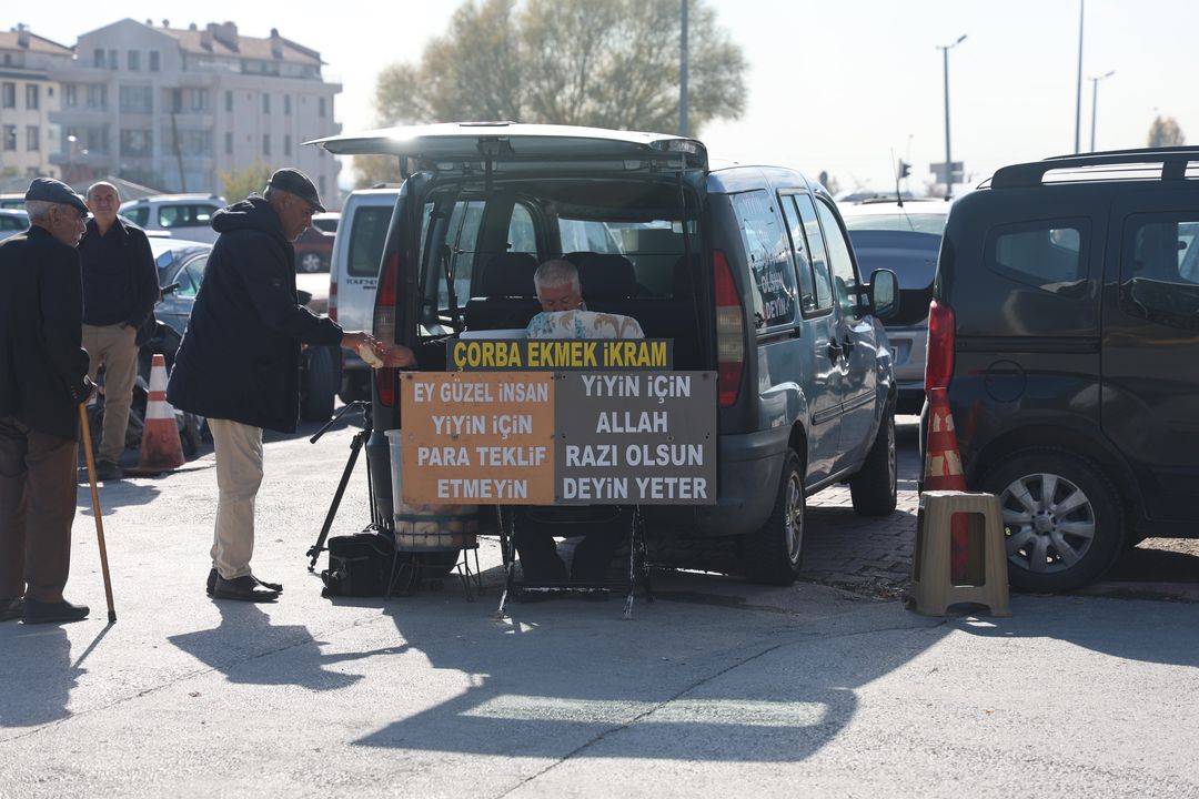 Konya'da Haftada 3 Gün Ücretsiz Çorba Dağıtıyor 3