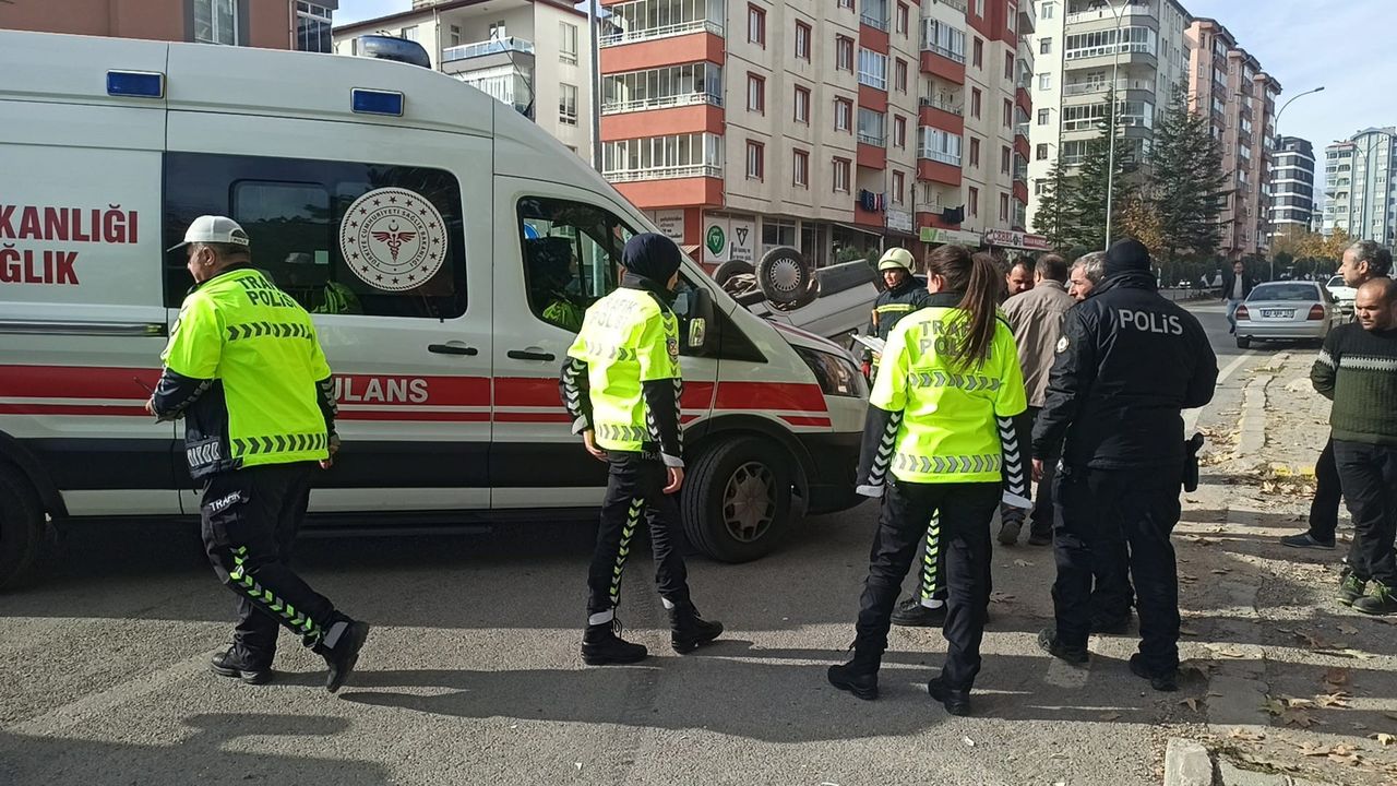 Konya'da Otomobil Takla Attı Dede Torun Yaralandı 2