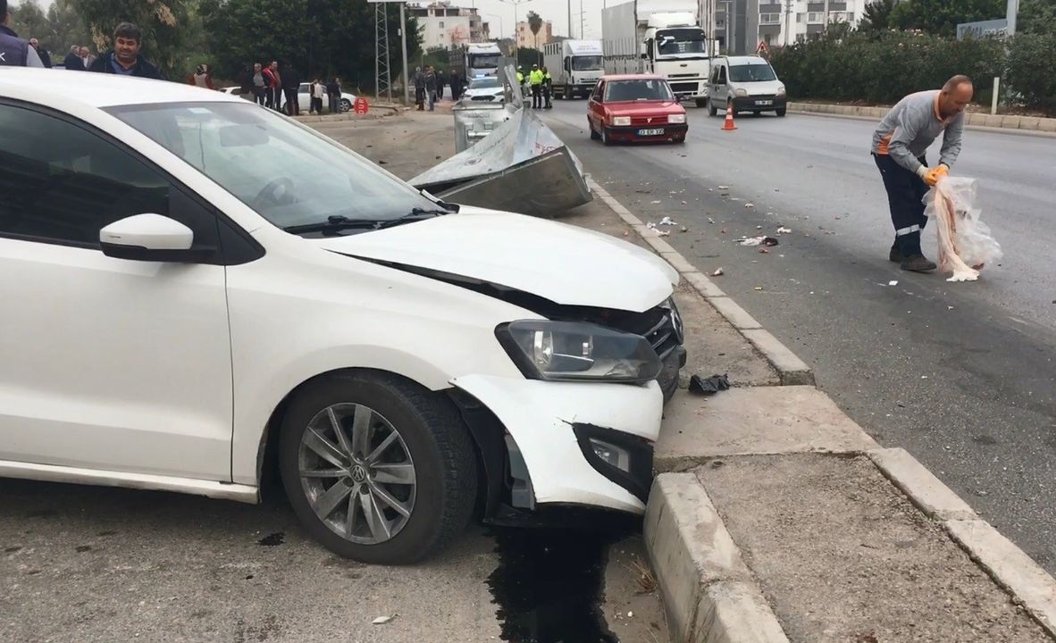 Mersin'de Yoldan Çıkan Otomobil Kaldırımdaki Kadını Ezdi 2