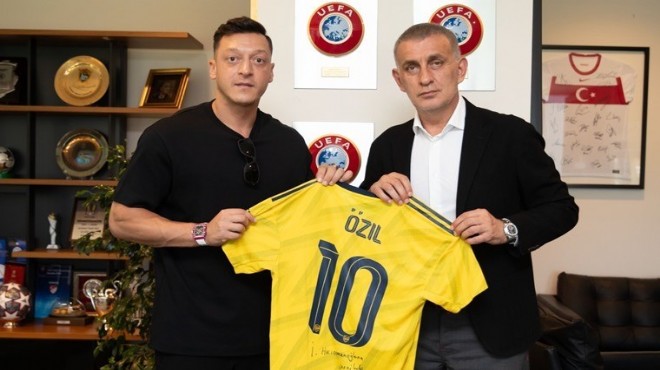 Mesut Özil’den TFF Başkanlığı İddialarına Açıklık Getirdi