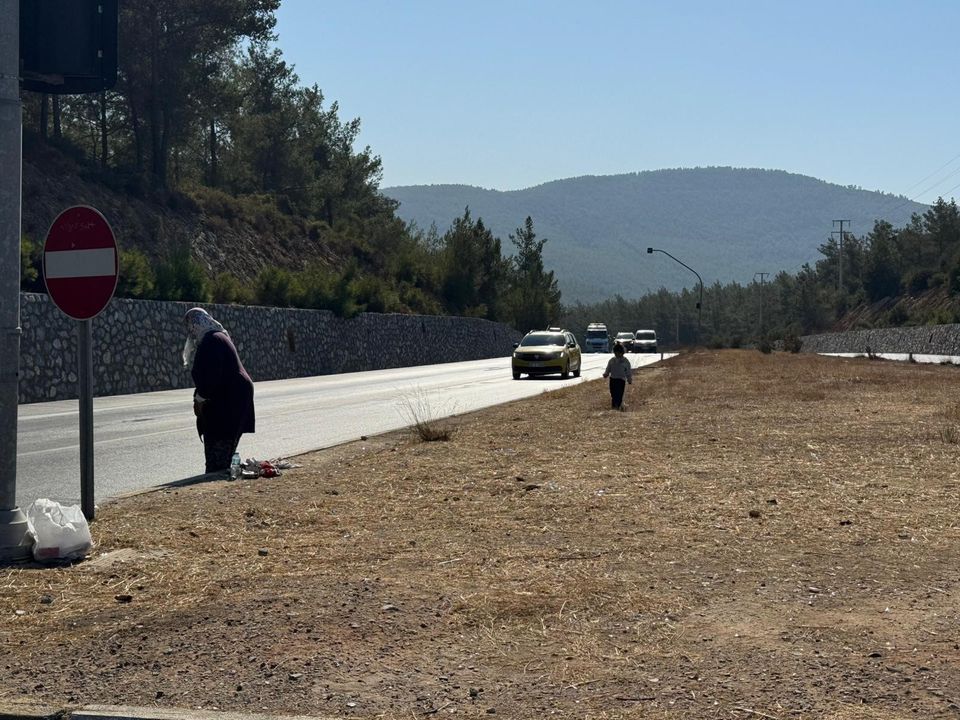 Milas'ta Karayolunda Dilendirilen Çocuklar Büyük Tehlikede 4