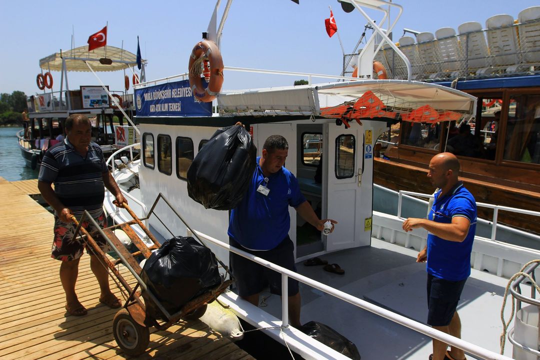 Muğla Koylarındaki Teknelerden Milyonlarca Atık Su Toplandı 3