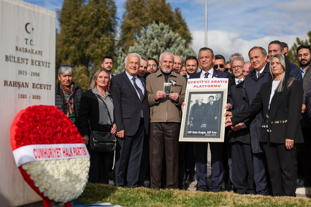 Özgür Özel Ecevit'in Mezarı Başında İktidar Sözü Verdi 2