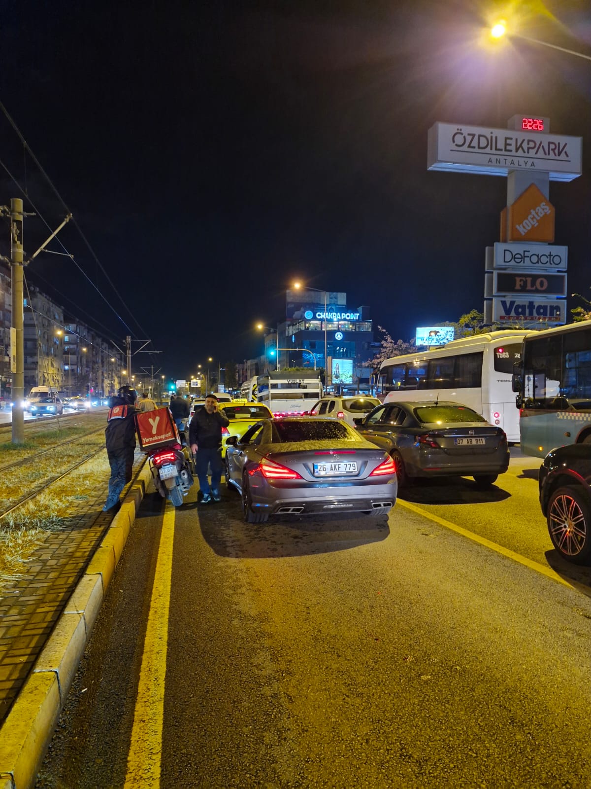 Antalya'da bomba paniği! Ekipler sevk edildi