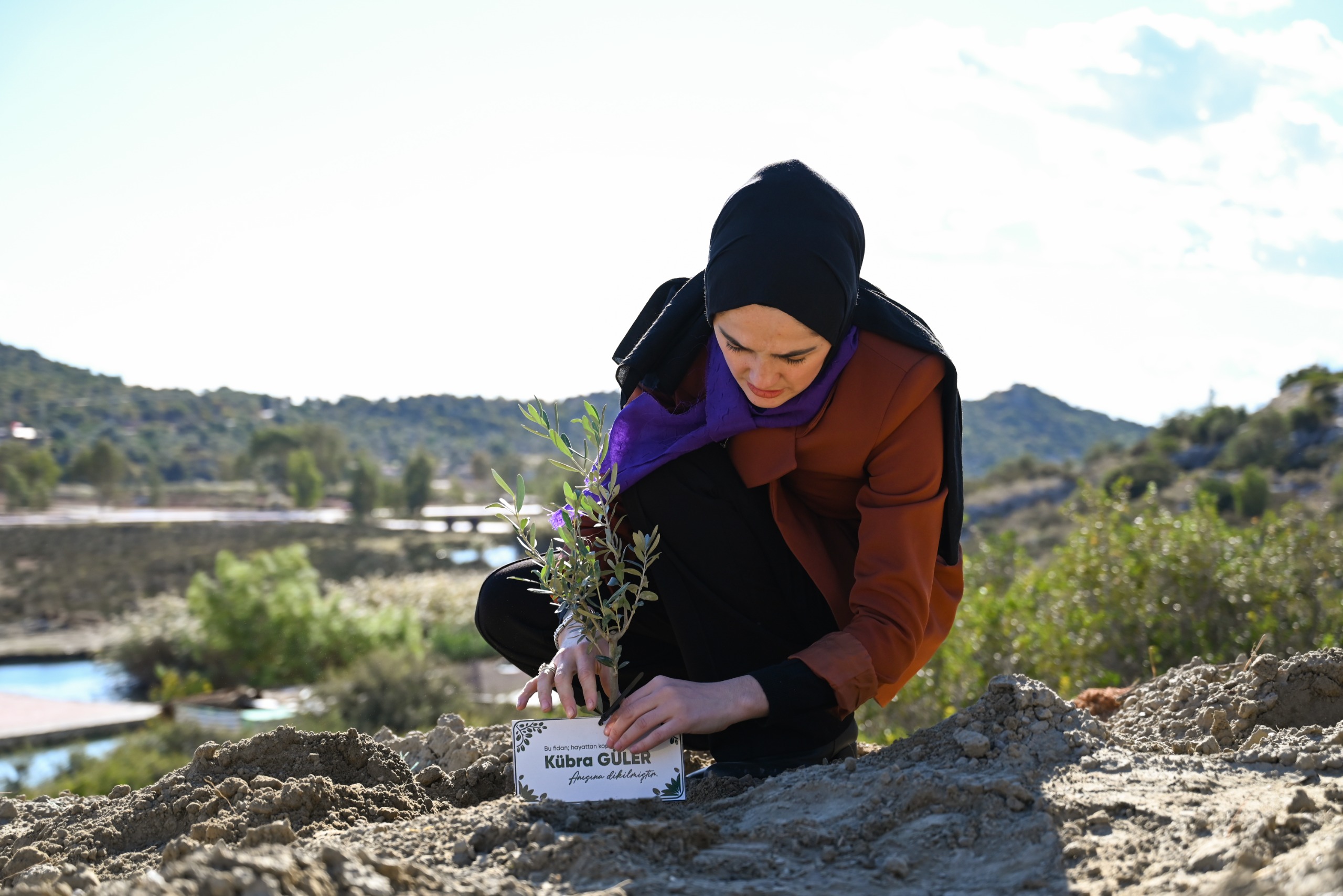 Demre’de-Zeytin-Fidanlarına-Öldürülen-Kadınların-İsimleri-Verildi-3